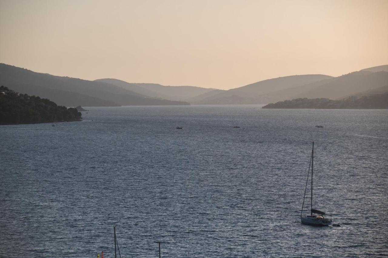 Brand New Aparment With Sea View & Swimming Pool At Ciovo - Villa Fiorentini Trogir Exterior foto