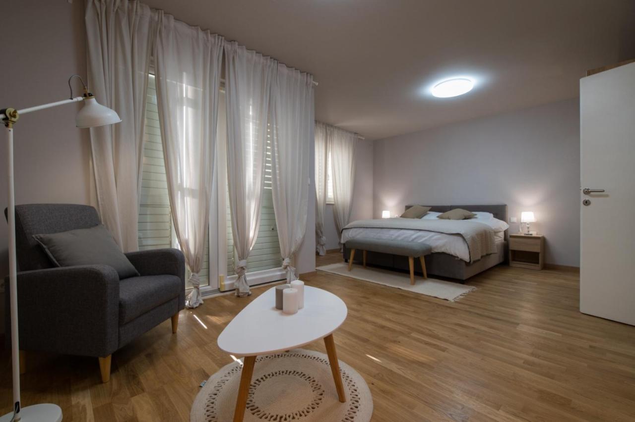 Brand New Aparment With Sea View & Swimming Pool At Ciovo - Villa Fiorentini Trogir Exterior foto